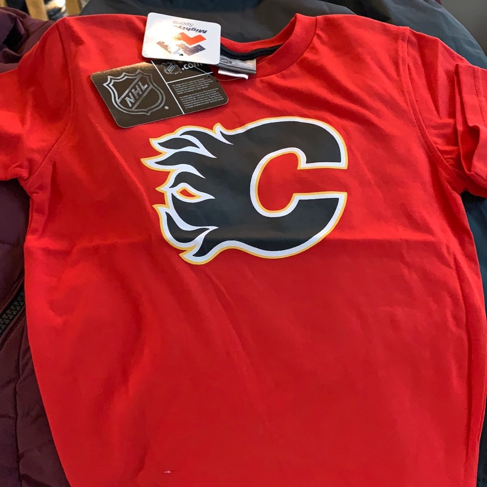 NHL Calgary Flames •size 5• Hockey Tee